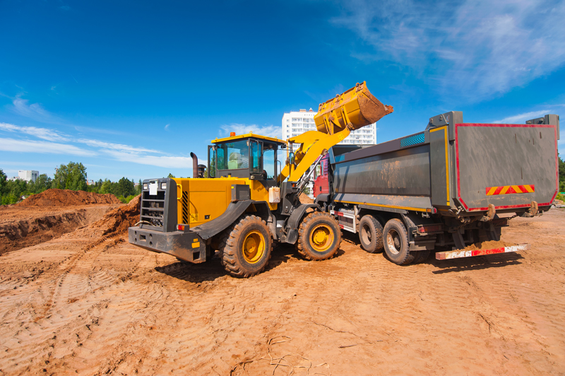 http://inertni-materiali.com/wp-content/uploads/2022/02/tractor-loads-soil-into-dump-truck-road-repairs-small.jpg